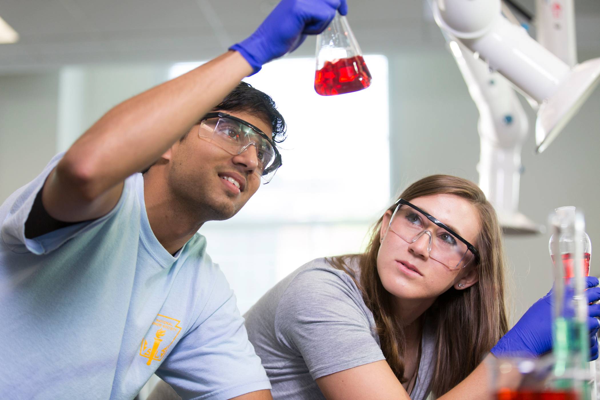 Students work in lab. 